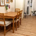 Homely 4 Bedroom Apartment - Old Town - By Upstairs